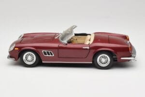 Ferrari 250 GT California Spider LWB Tamsiai Raudonas Hot Wheels 1:18 25727 Metalas - nuotrauka 4 iš 8