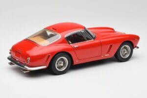 Ferrari 250 GT SWB Raudonas CMC 1:18 M-046 Metalas - nuotrauka 2 iš 6