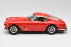 Ferrari 250 GT SWB Raudonas CMC 1:18 M-046 Metalas - nuotrauka 3 iš 6