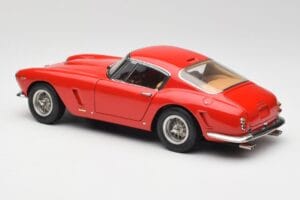Ferrari 250 GT SWB Raudonas CMC 1:18 M-046 Metalas - nuotrauka 5 iš 6