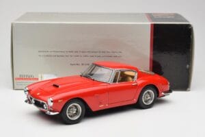 Ferrari 250 GT SWB Raudonas CMC 1:18 M-046 Metalas - nuotrauka 6 iš 6