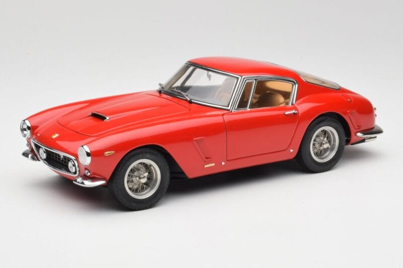 Ferrari 250 GT SWB Raudonas CMC 1:18 M-046 Metalas