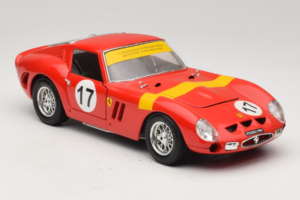 Ferrari 250 GTO #17 Bburago Sammlerborse Raudonas Bburago 1:18 3007-P1 Metalas - nuotrauka 6 iš 8