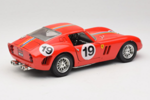 Ferrari 250 GTO #19 Raudonas Juostos 1962 Bburago 1:18 3011-P3 Metalas - nuotrauka 3 iš 8