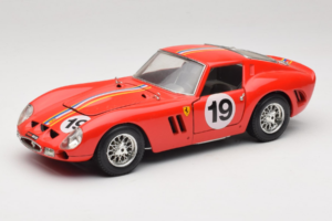 Ferrari 250 GTO #19 Raudonas Juostos 1962 Bburago 1:18 3011-P3 Metalas