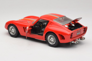 Ferrari 250 GTO #19 Raudonas Juostos 1962 Bburago 1:18 3011-P3 Metalas - nuotrauka 5 iš 8