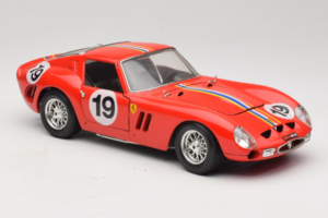 Ferrari 250 GTO #19 Raudonas Juostos 1962 Bburago 1:18 3011-P3 Metalas - nuotrauka 6 iš 8