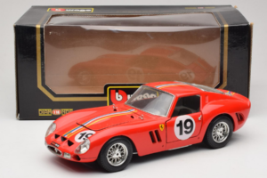 Ferrari 250 GTO #19 Raudonas Juostos 1962 Bburago 1:18 3011-P3 Metalas - nuotrauka 8 iš 8