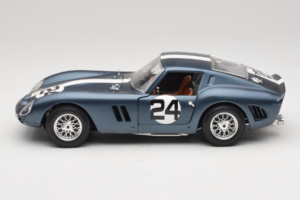 Ferrari 250 GTO #24 Mėlynas Balta Juosta 1962 Bburago 1:18 3011-B2 Metalas - nuotrauka 4 iš 8
