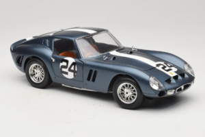 Ferrari 250 GTO #24 Mėlynas Balta Juosta 1962 Bburago 1:18 3011-B2 Metalas - nuotrauka 6 iš 8