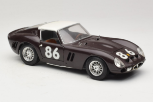 Ferrari 250 GTO #86 Juodas Bburago 1:18 3011-B1 Metalas - nuotrauka 6 iš 8