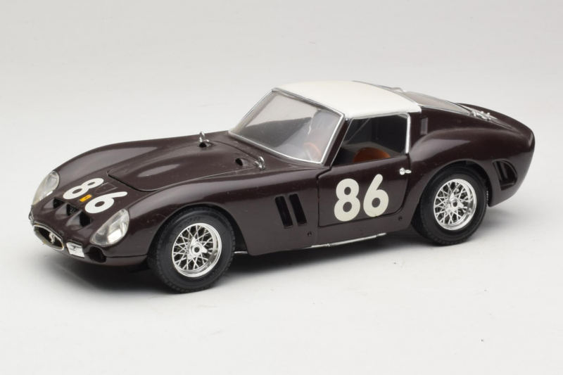 Ferrari 250 GTO #86 Juodas Bburago 1:18 3011-B1 Metalas