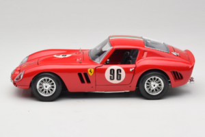 Ferrari 250 GTO #96 Raudonas 1962 Bburago 1:18 3011-N1 Metalas - nuotrauka 4 iš 8