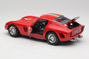 Ferrari 250 GTO #96 Raudonas 1962 Bburago 1:18 3011-N1 Metalas - nuotrauka 5 iš 8