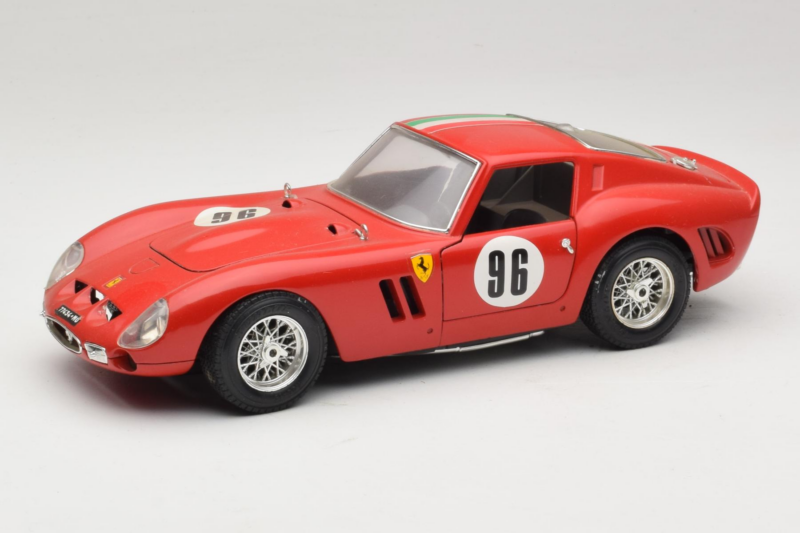 Ferrari 250 GTO #96 Raudonas Italijos Vėliava 1962 Bburago 1:18 3011-P2 Metalas
