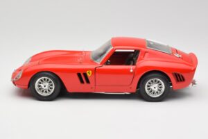 Ferrari 250 GTO Raudonas Bburago 1:18 3011 Metalas - nuotrauka 4 iš 8