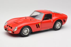 Ferrari 250 GTO Raudonas Bburago 1:18 3011 Metalas