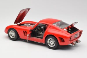 Ferrari 250 GTO Raudonas Bburago 1:18 3011 Metalas - nuotrauka 5 iš 8
