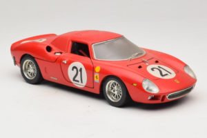 Ferrari 250 LM #21 M. Gregory / J. Rindt 24 Hours of Le Mans 1965 Bburago 1:18 3033-P2 Metalas - nuotrauka 6 iš 8