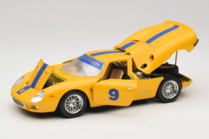Ferrari 250 LM #9 Geltonas 1965 Bburago 1:18 3033-Y1 Metalas - nuotrauka 2 iš 8