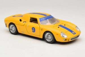 Ferrari 250 LM #9 Geltonas 1965 Bburago 1:18 3033-Y1 Metalas - nuotrauka 6 iš 8