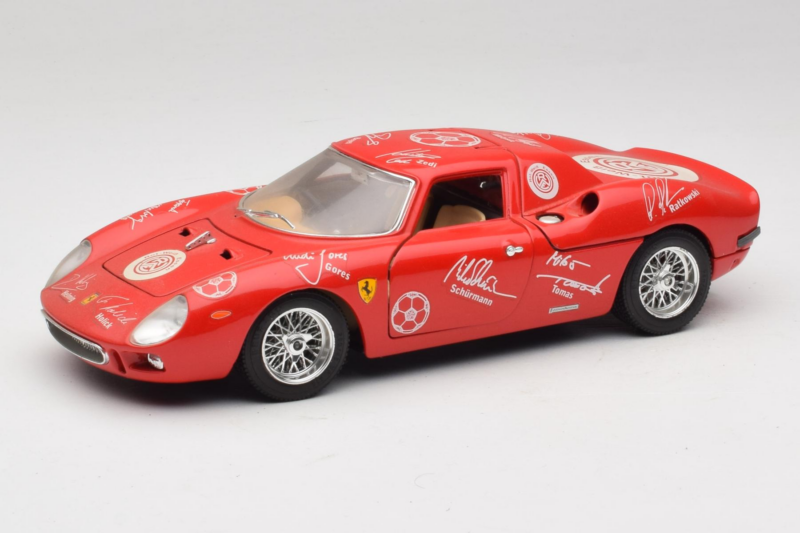 Ferrari 250 LM Raudonas Baltas Essen Autographs Riboto Leidimo Bburago 1:18 3033-P4 Metalas