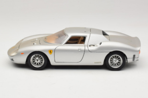 Ferrari 250 LM Sidabrinis Bburago 1:18 3033-S1 Metalas - nuotrauka 4 iš 8
