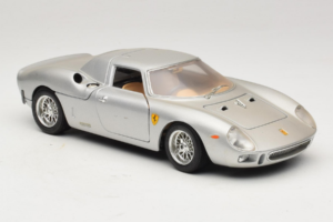 Ferrari 250 LM Sidabrinis Bburago 1:18 3033-S1 Metalas - nuotrauka 6 iš 8