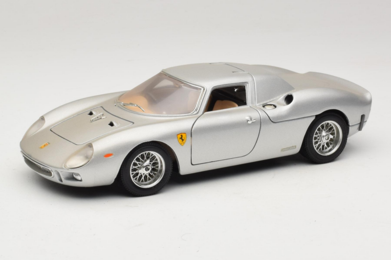 Ferrari 250 LM Sidabrinis Bburago 1:18 3033-S1 Metalas