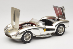 Ferrari 250 Testa Rossa Chrome Sidabrinis Bburago 1:18 3007-C1 Metalas - nuotrauka 2 iš 8