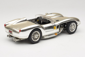 Ferrari 250 Testa Rossa Chrome Sidabrinis Bburago 1:18 3007-C1 Metalas - nuotrauka 3 iš 8