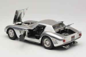 Ferrari 275 GTB Chrome Sidabrinis Guiloy 1:18 B004 Metalas - nuotrauka 5 iš 8