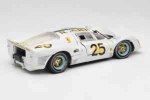 Ferrari 330 P4 #25 Baltas Revell 1:18 48845 Metalas - nuotrauka 3 iš 8