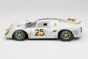 Ferrari 330 P4 #25 Baltas Revell 1:18 48845 Metalas - nuotrauka 4 iš 8