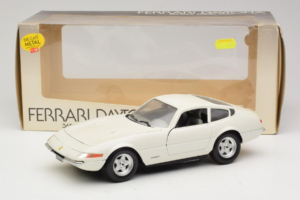 Ferrari 365 GTB/4 Daytona Berlina Baltas Techno Giodi 1:18 74007 Metalas - nuotrauka 8 iš 8
