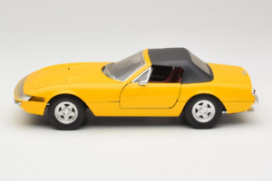 Ferrari 365 GTS Geltonas Su Juodu Stogu Solido 1:18 8018 Metalas - nuotrauka 4 iš 8
