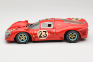 Ferrari 412P #23 W. Mairesse / J. Beurlys Le Mans 1967 Raudonas Revell 1:18 48826 Metalas - nuotrauka 4 iš 8