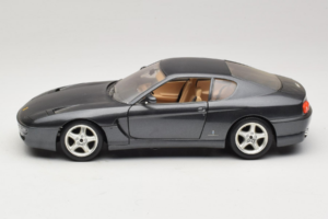 Ferrari 456 GT Pilkas Metalinis Bburago 1:18 3036-G1 Metalas - nuotrauka 4 iš 8