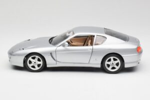 Ferrari 456 GT Sidabrinis Bburago 1:18 3036-M2 Metalas - nuotrauka 4 iš 8