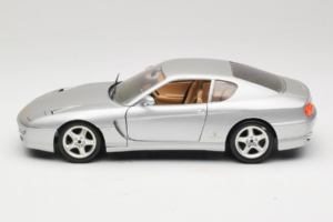 Ferrari 456 GT Sidabrinis Bburago 1:18 3336-S1 Metalas - nuotrauka 4 iš 8
