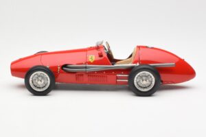 Ferrari 500 F2 #1 A. Ascari F1 Double World Champion 1952-1953 CMC 1:18 M-056 Metalas - nuotrauka 3 iš 6