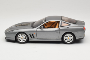 Ferrari 550 Maranello 25 Jahre Ferrari Model Club Sidabras 2. Versija Bburago 1:18 3064-S1 Metalas - nuotrauka 4 iš 8