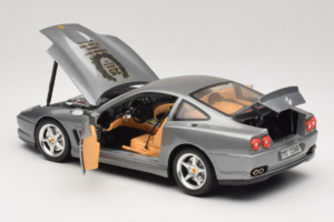 Ferrari 550 Maranello 25 Jahre Ferrari Model Club Sidabras 2. Versija Bburago 1:18 3064-S1 Metalas - nuotrauka 5 iš 8
