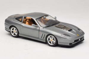 Ferrari 550 Maranello 25 Jahre Ferrari Model Club Sidabras 2. Versija Bburago 1:18 3064-S1 Metalas - nuotrauka 6 iš 8