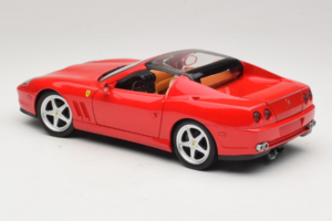Ferrari 575M Superamerica Raudonas Hot Wheels 1:18 J2858 Metalas - nuotrauka 7 iš 8