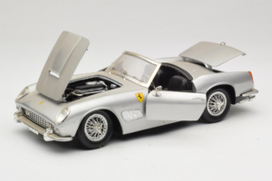 Ferrari California Kabrioletas Sidabrinis Tonka 1:18 01109-S1 Metalas - nuotrauka 2 iš 8
