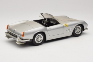 Ferrari California Kabrioletas Sidabrinis Tonka 1:18 01109-S1 Metalas - nuotrauka 3 iš 8