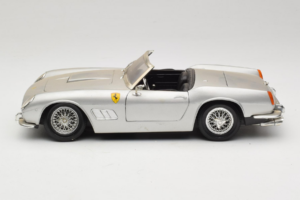 Ferrari California Kabrioletas Sidabrinis Tonka 1:18 01109-S1 Metalas - nuotrauka 4 iš 8