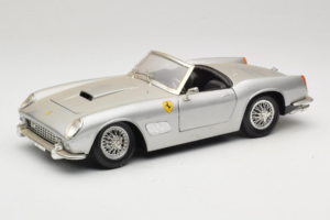Ferrari California Kabrioletas Sidabrinis Tonka 1:18 01109-S1 Metalas