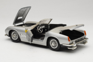 Ferrari California Kabrioletas Sidabrinis Tonka 1:18 01109-S1 Metalas - nuotrauka 5 iš 8